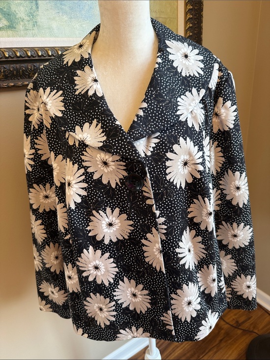 Kim Rogers Tops - Kim Rogers Black Floral Button-Front Shirt